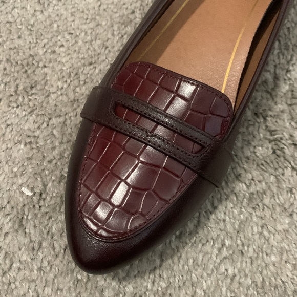 Vionic Flats - NWT - Picture 2 of 6